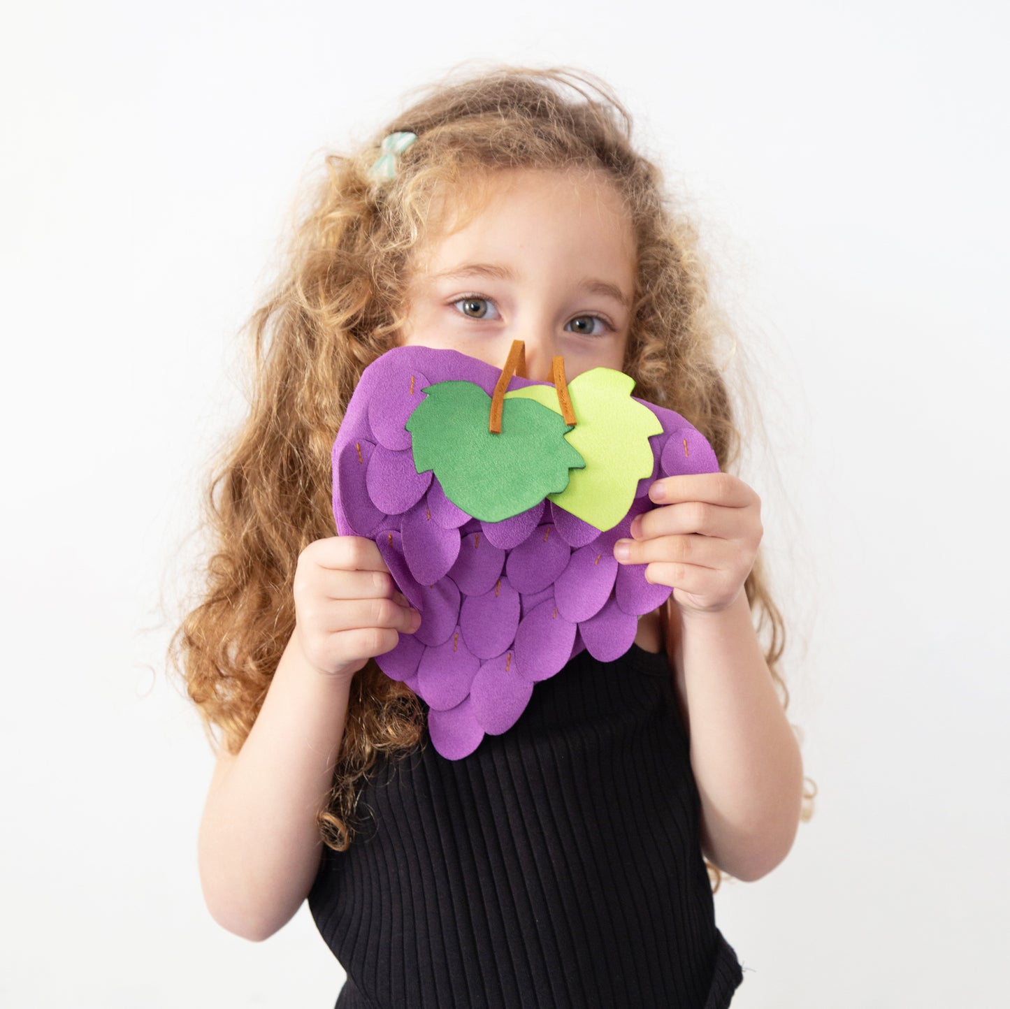 Bolso Uva Fruitopia Frontal Modelo | Bob Art Bolso Uva Fruitopia Frontal Modelo | Bob Art