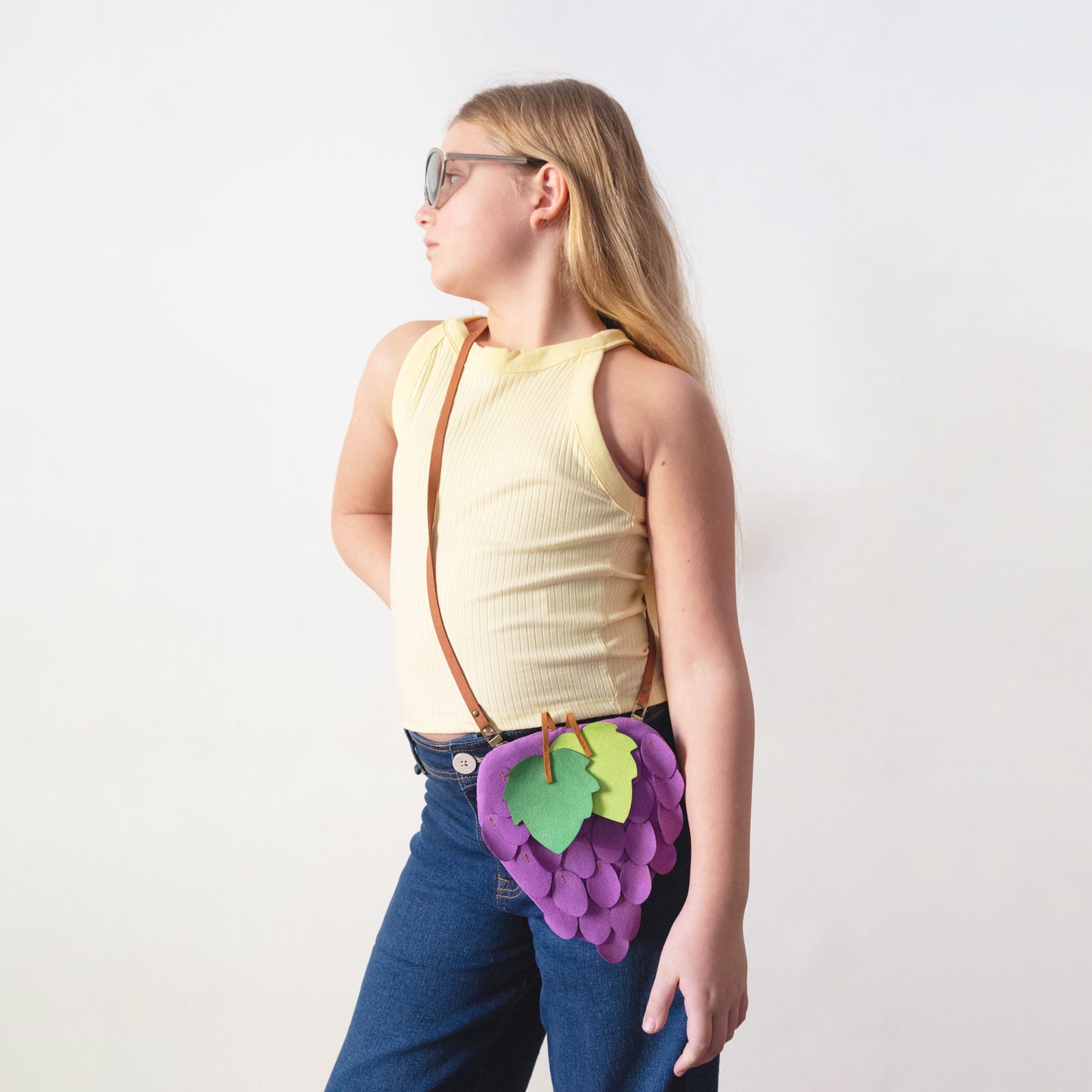 Bolso Uva Fruitopia Frontal Modelo | Bob Art Bolso Uva Fruitopia Frontal Modelo | Bob Art