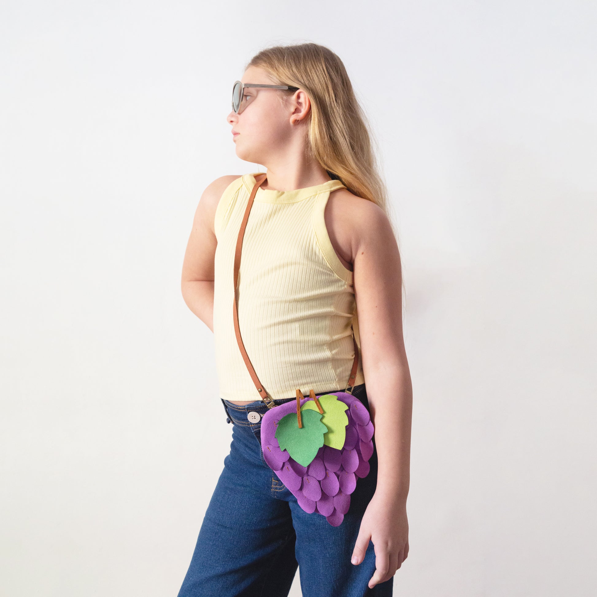 Bolso Uva Fruitopia Frontal Modelo | Bob Art Bolso Uva Fruitopia Frontal Modelo | Bob Art