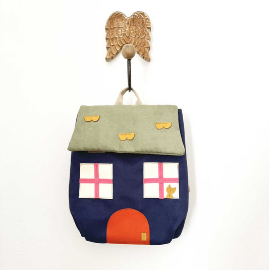 CHILDREN'S BACKPACK AND BABY HOUSE